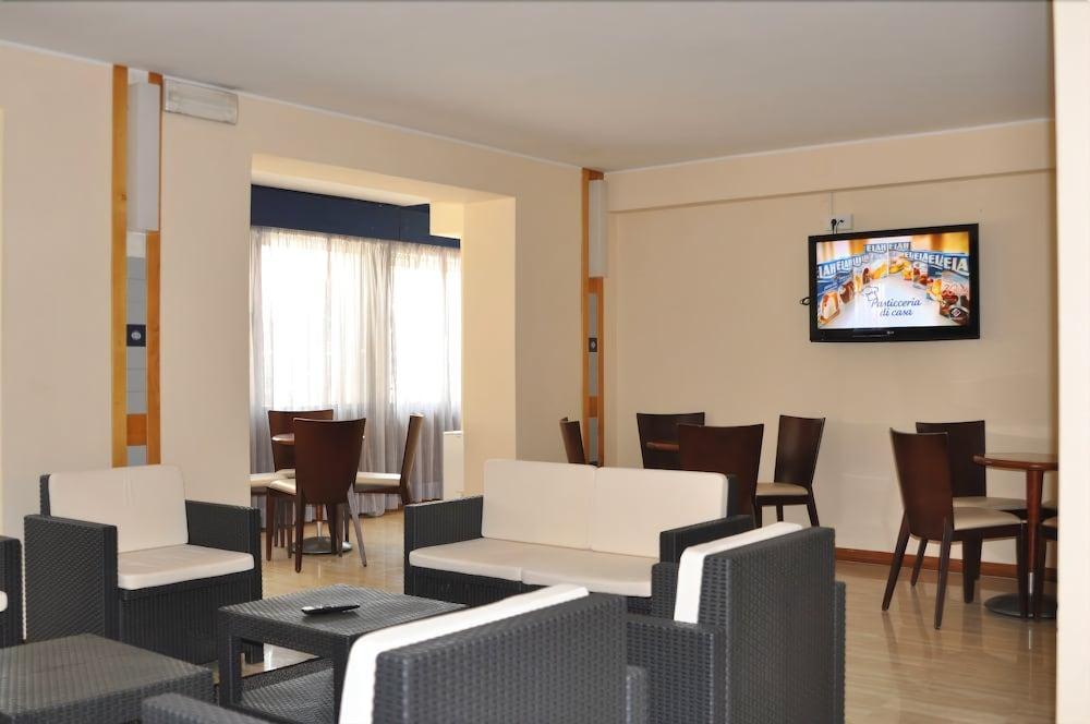 Hotel Alhambra Римини Экстерьер фото
