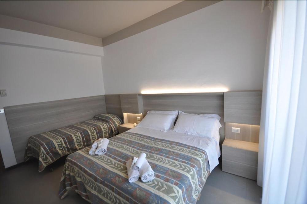 Hotel Alhambra Римини Экстерьер фото